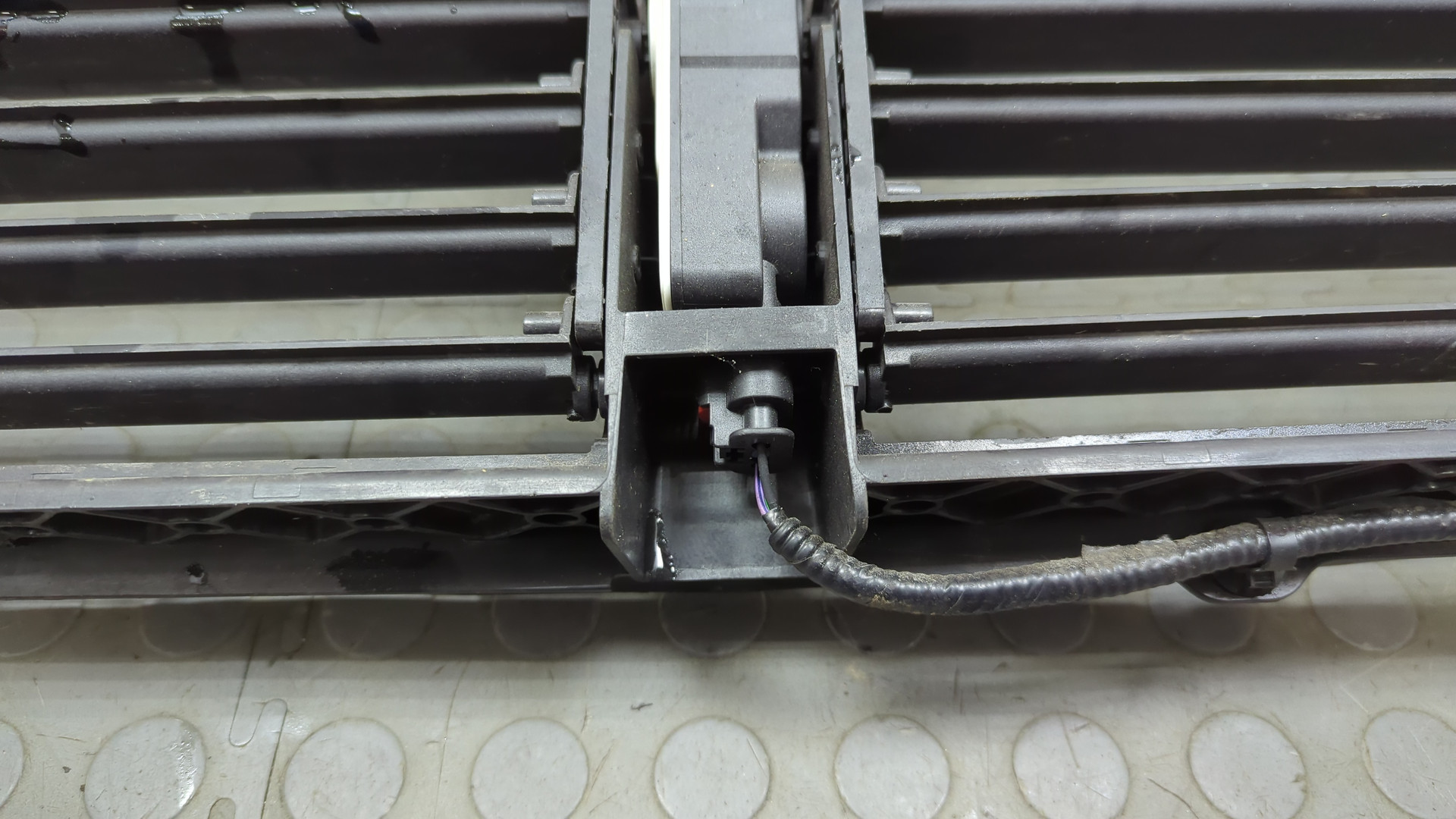 Жалюзи (воздуховод) бампера переднего