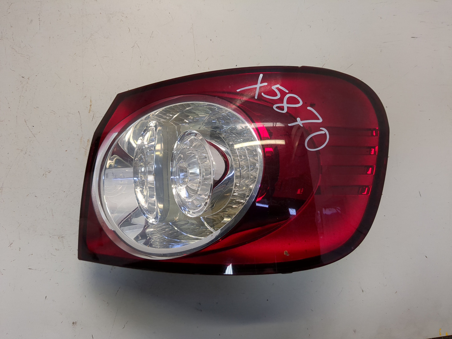 Фонарь задний правый