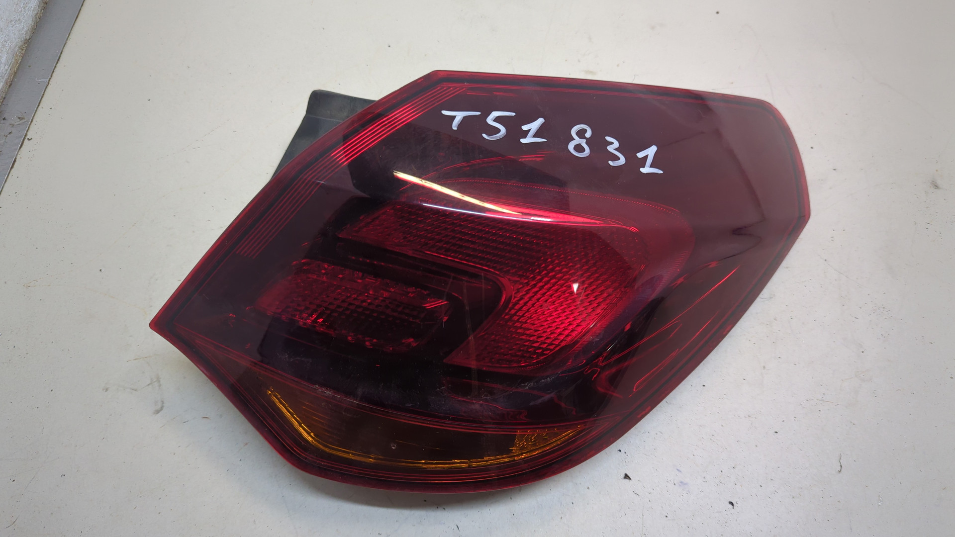 Фонарь задний правый