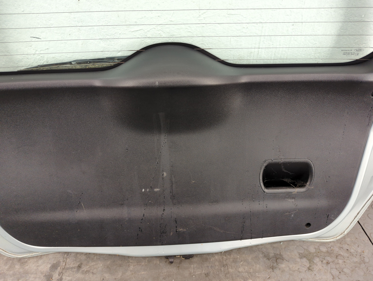 Дверь багажника