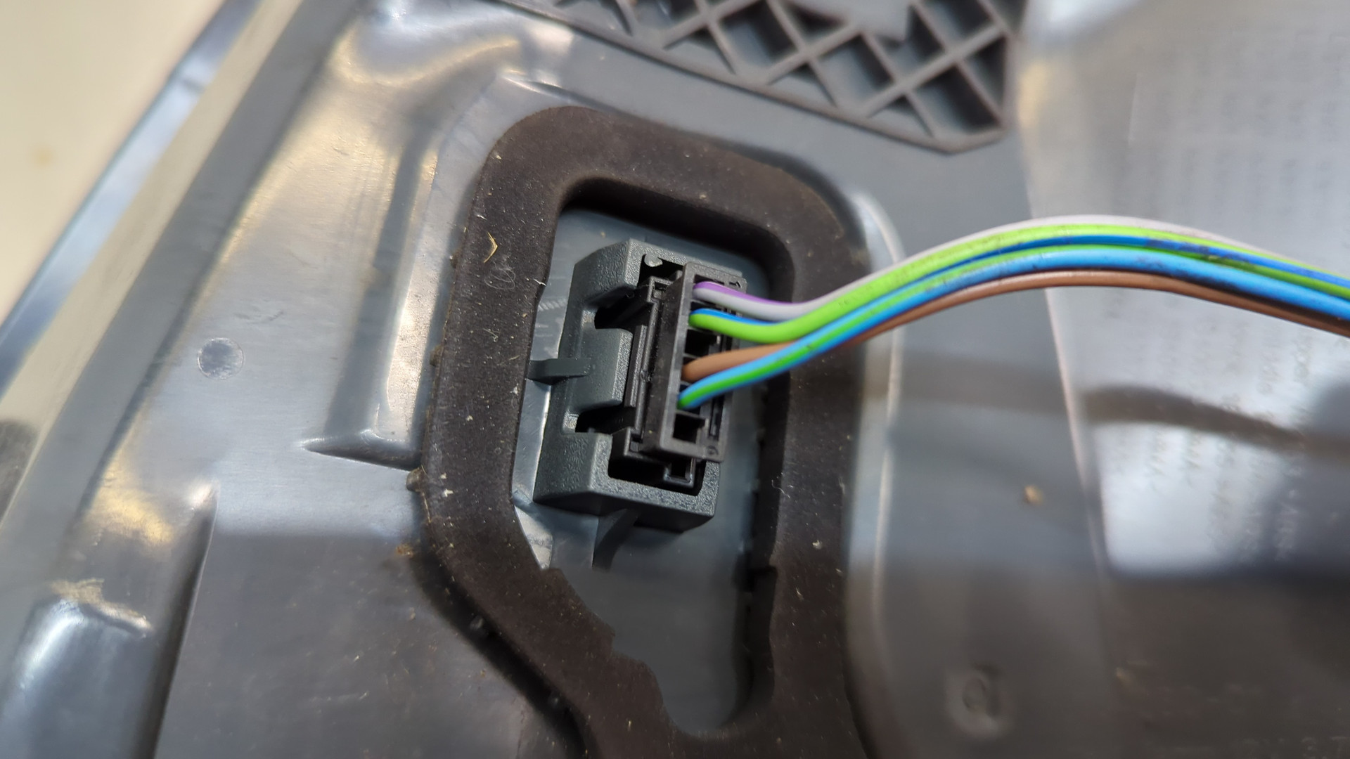 Фонарь задний левый