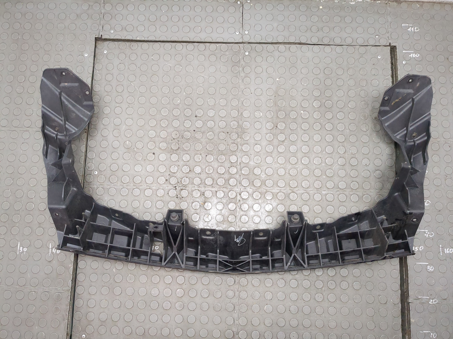 Усилитель переднего бампера