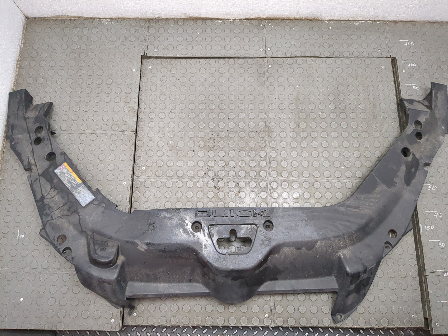 Кожух замка капота