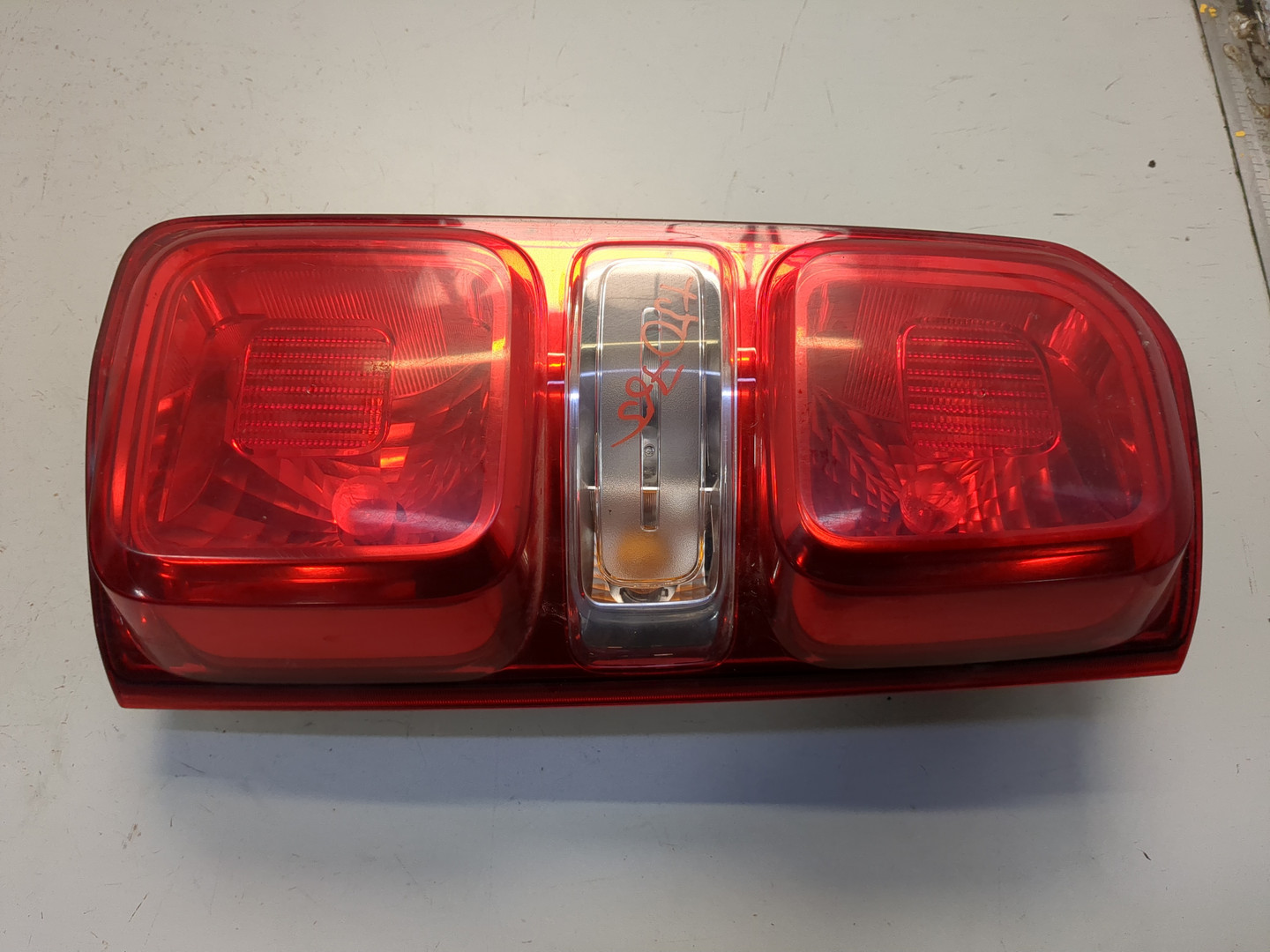 Фонарь задний правый