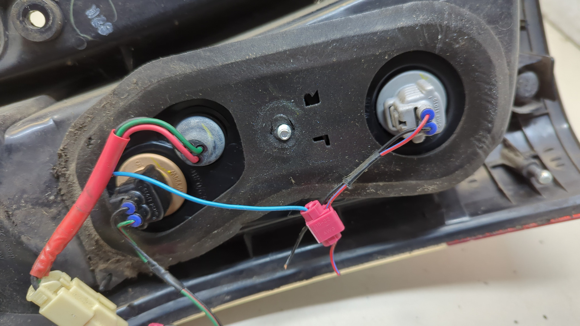 Фонарь задний правый