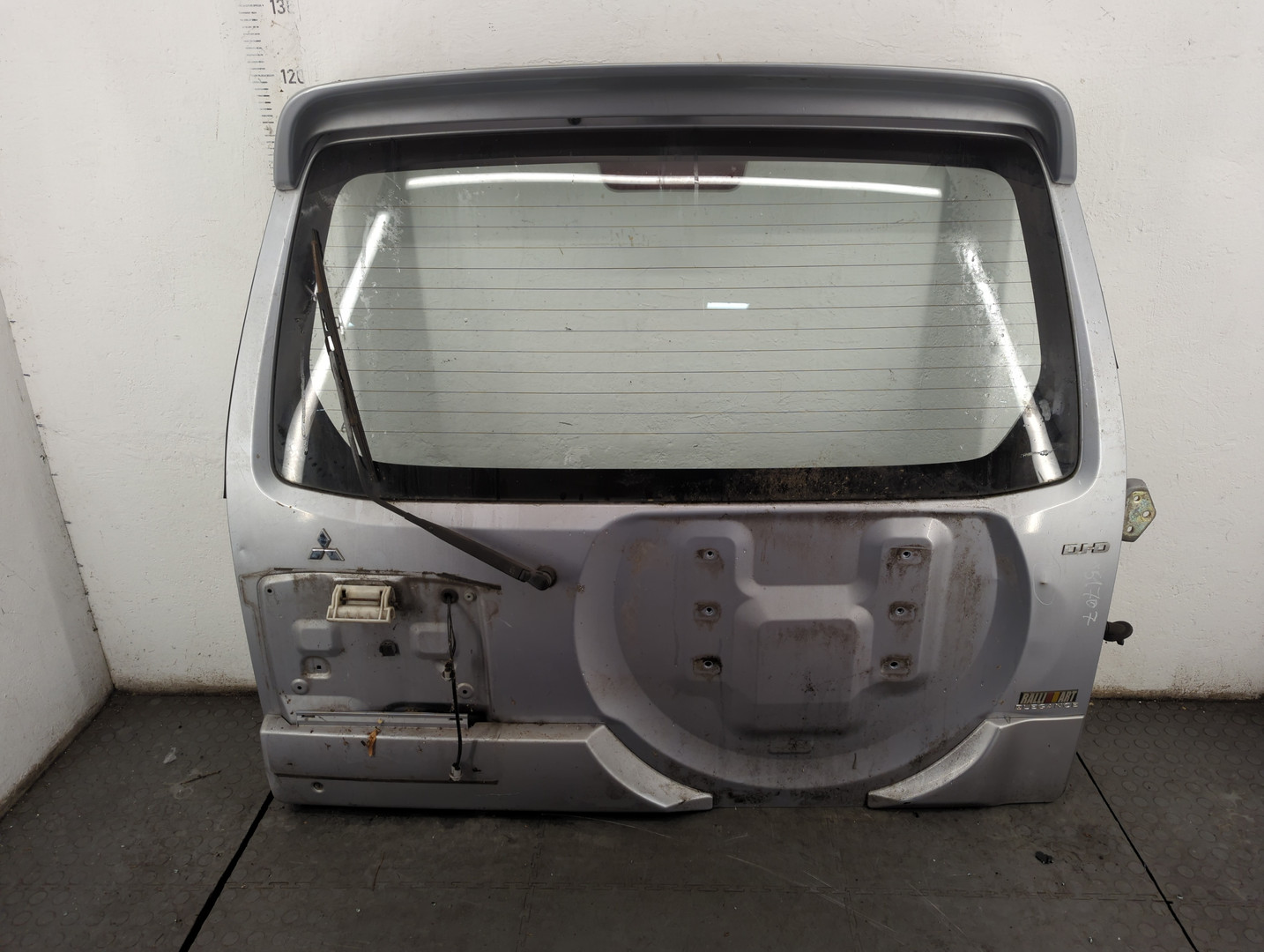 Дверь багажника