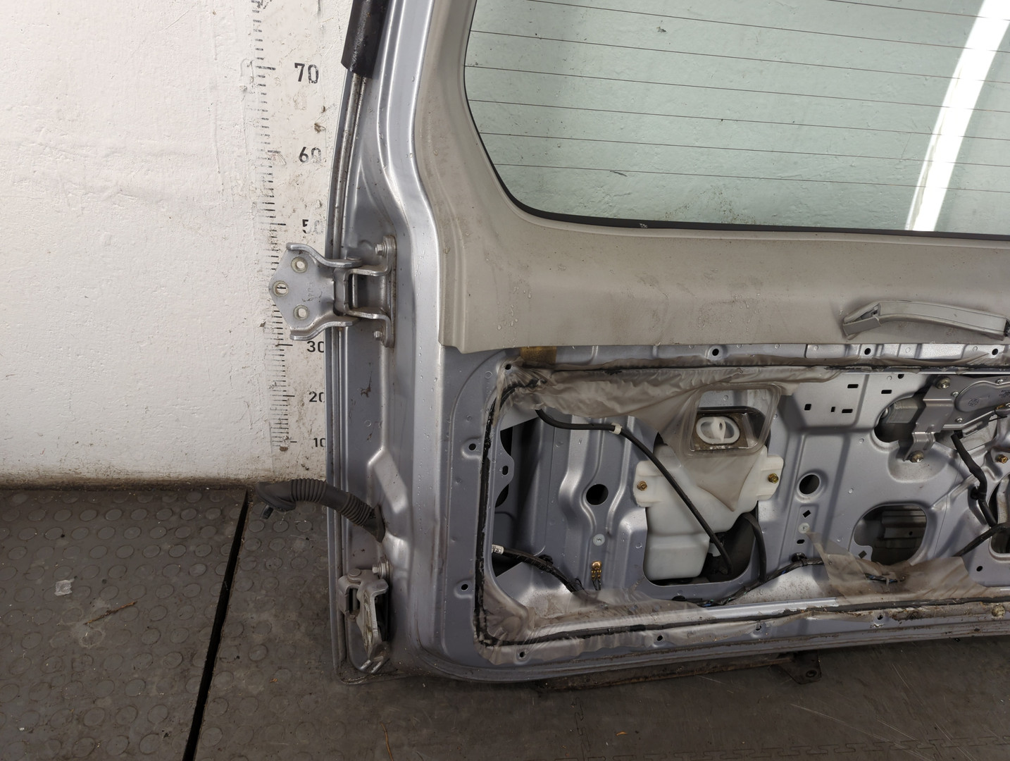 Дверь багажника