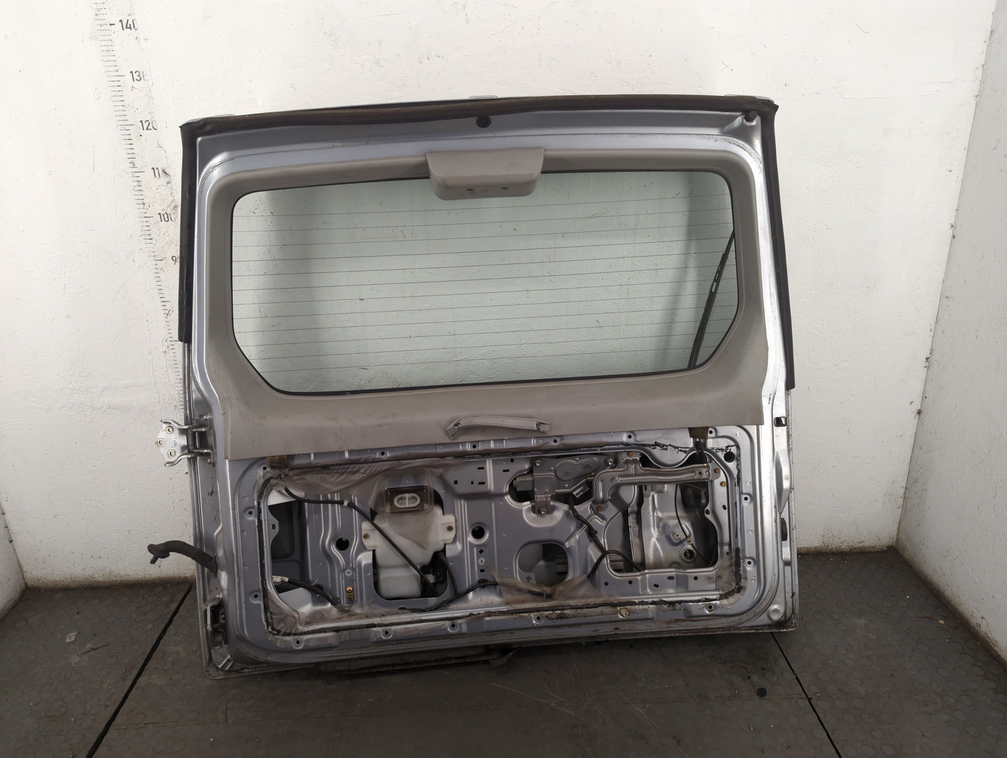 Дверь багажника