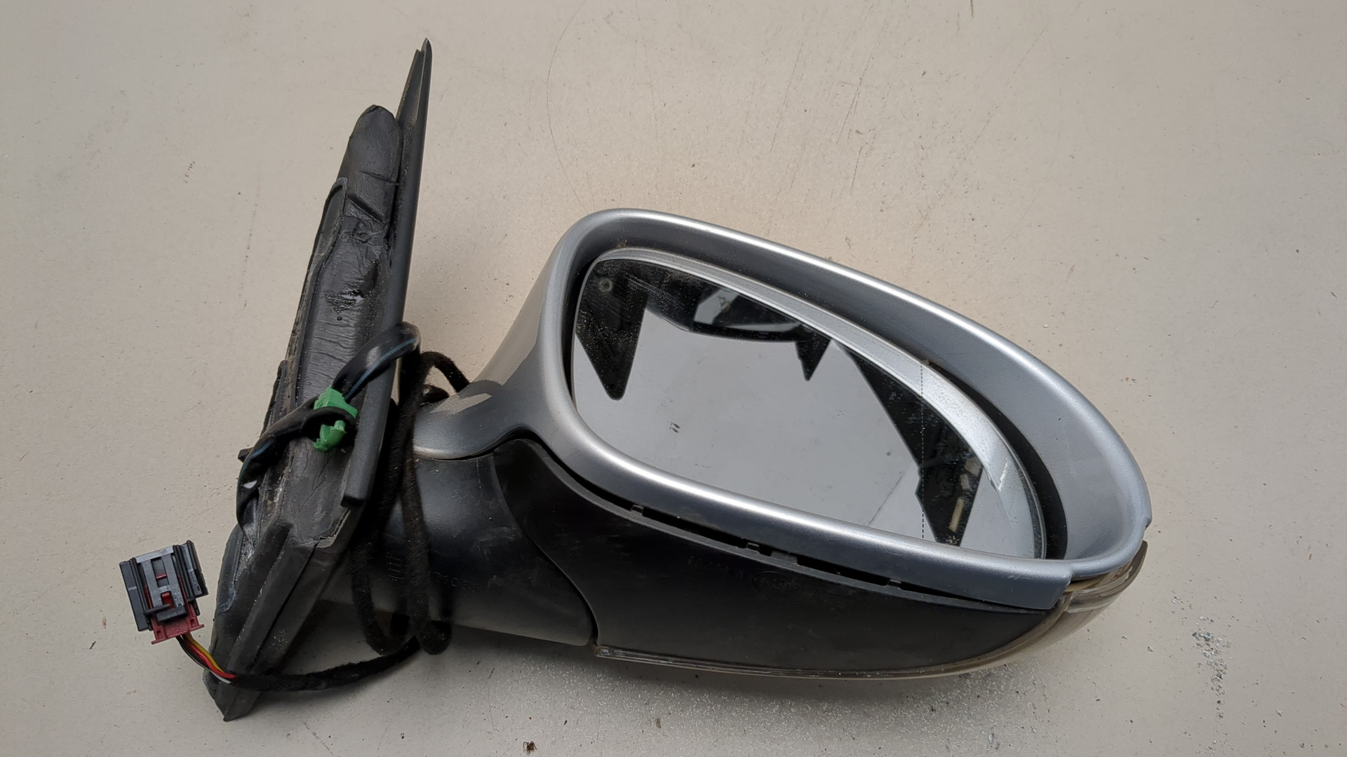 Зеркало правое электрическое