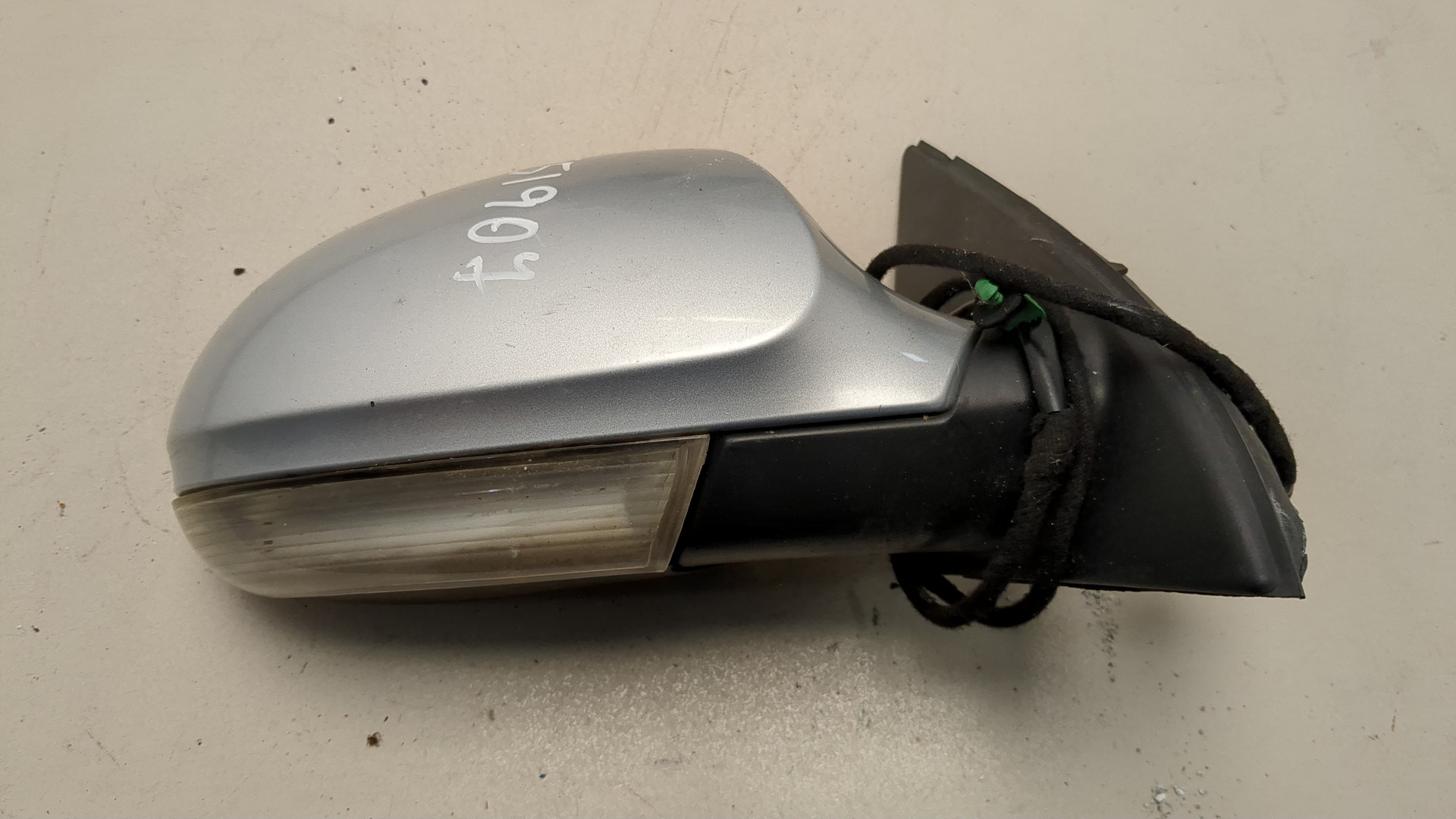 Зеркало правое электрическое