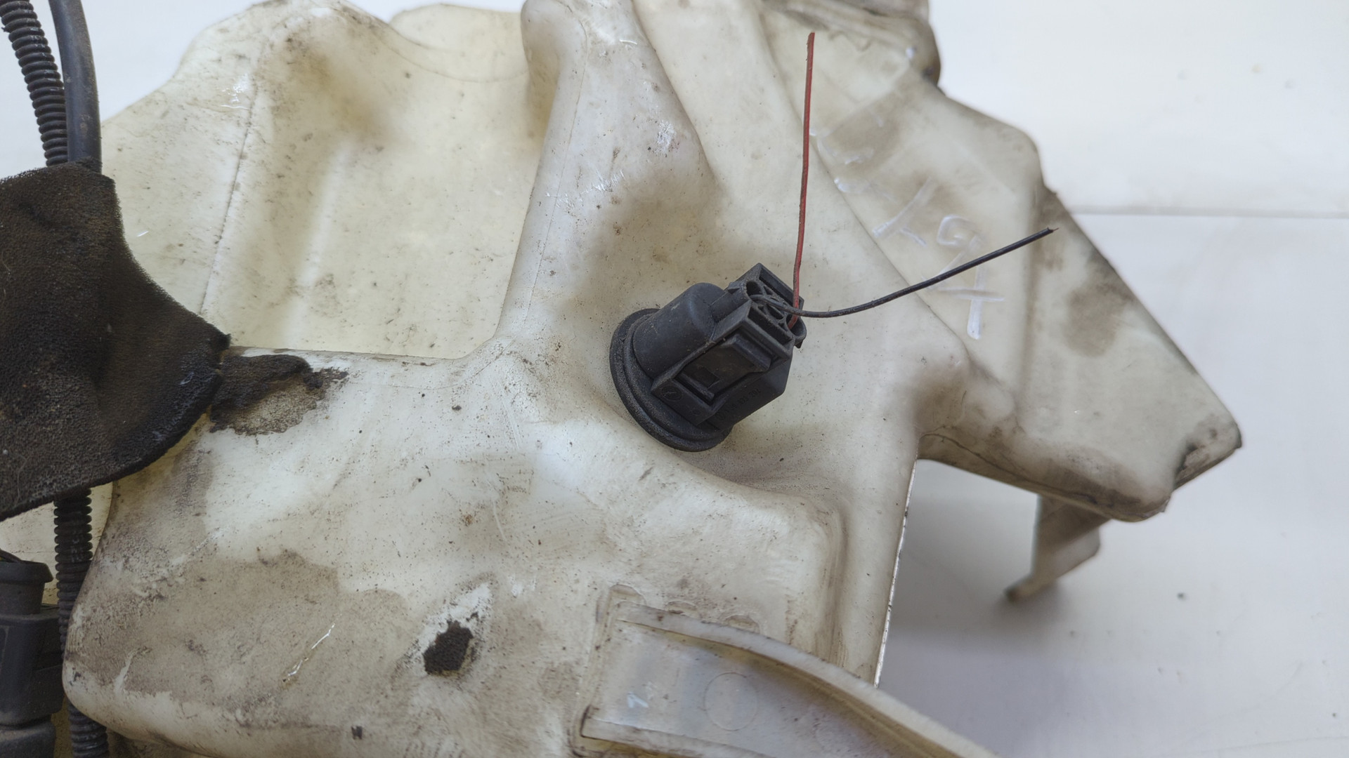 Бачок омывателя лобового стекла