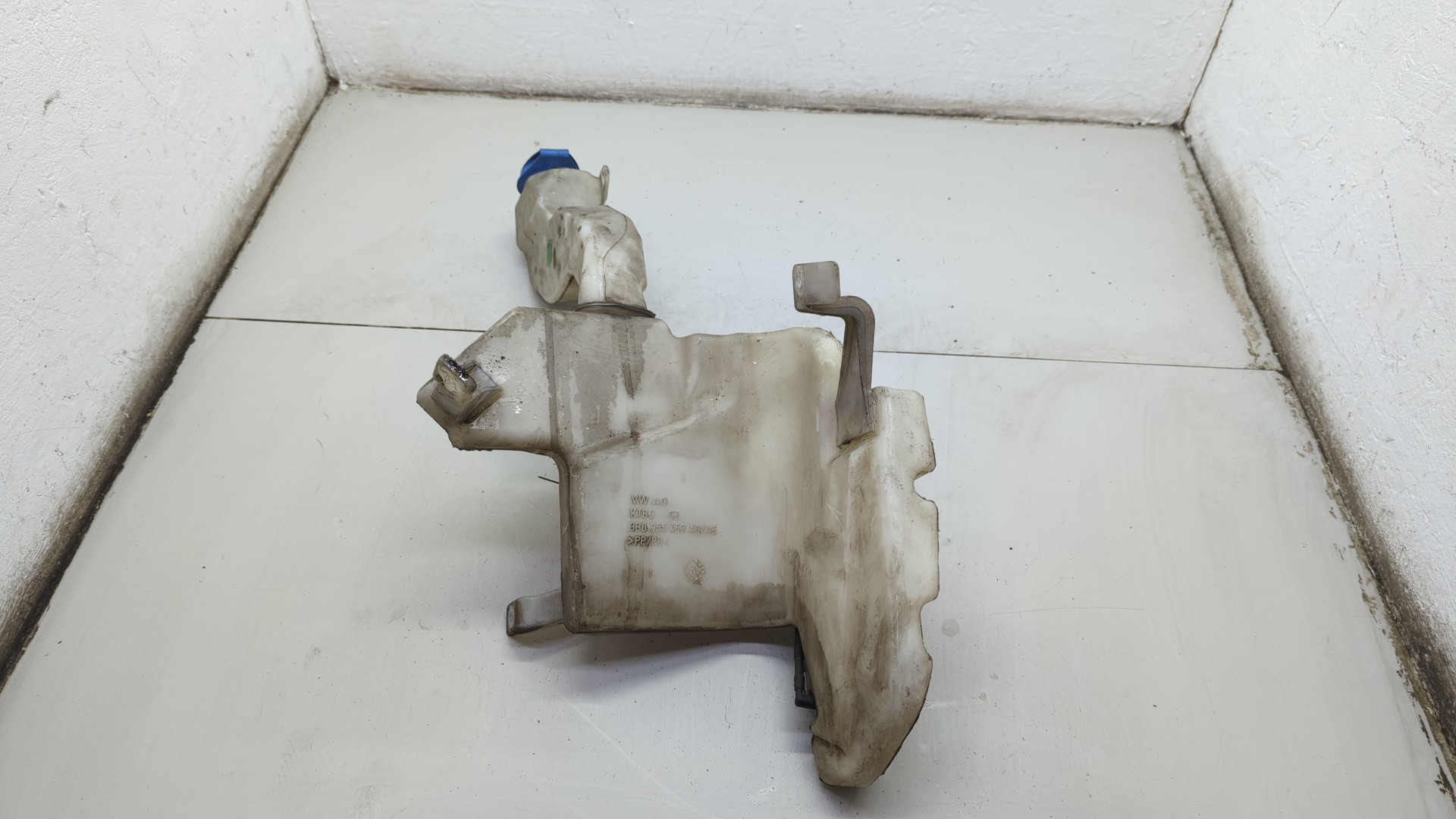 Бачок омывателя лобового стекла