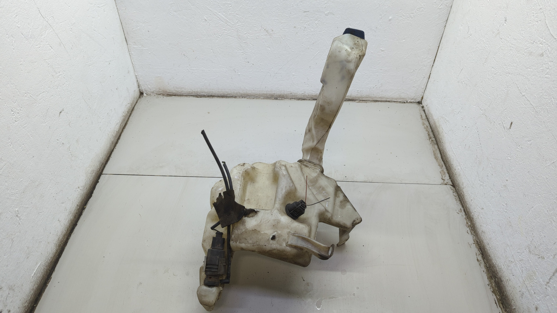 Бачок омывателя лобового стекла