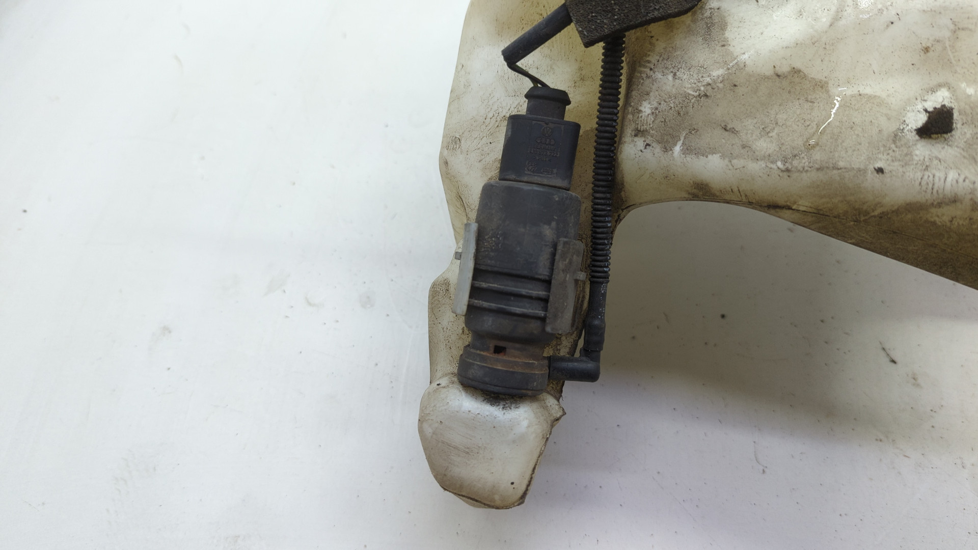 Бачок омывателя лобового стекла