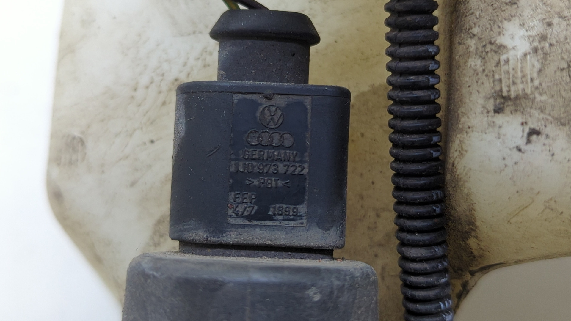 Бачок омывателя лобового стекла