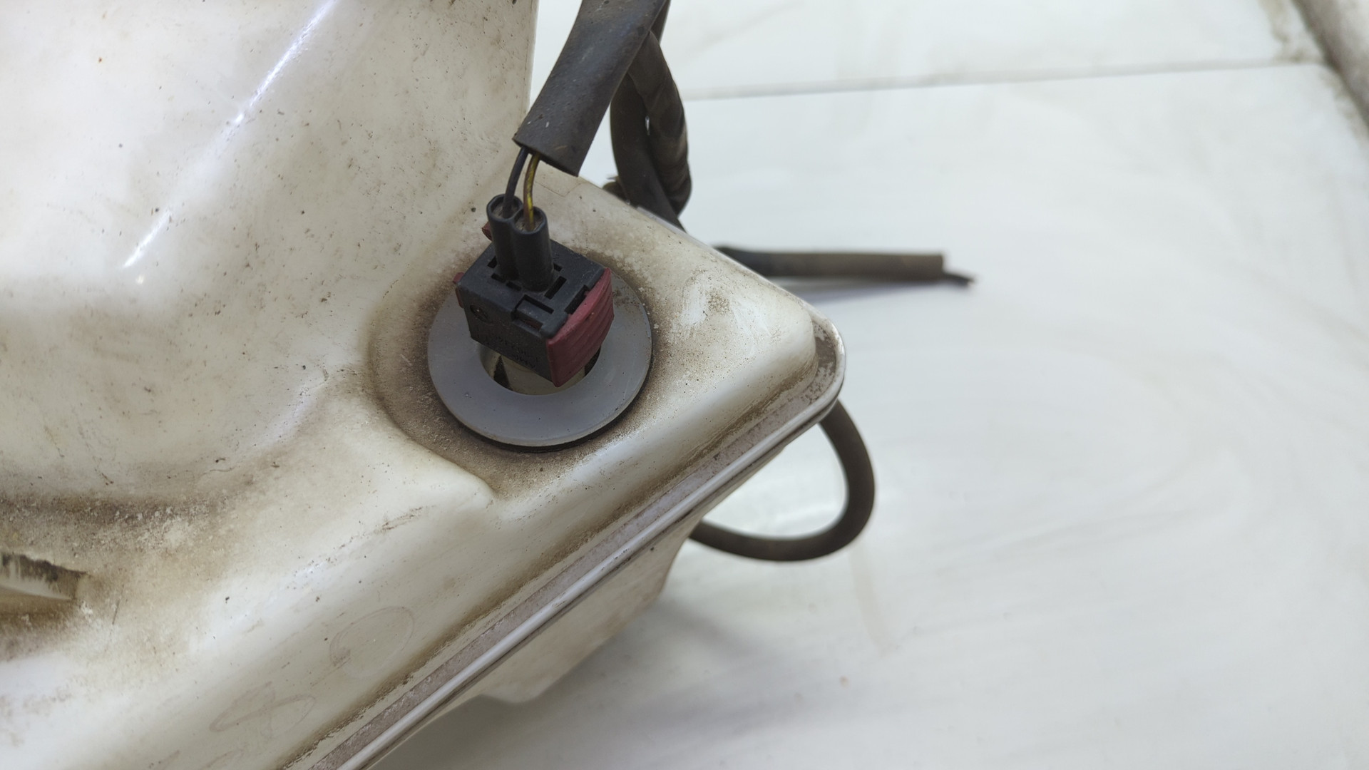 Бачок омывателя лобового стекла