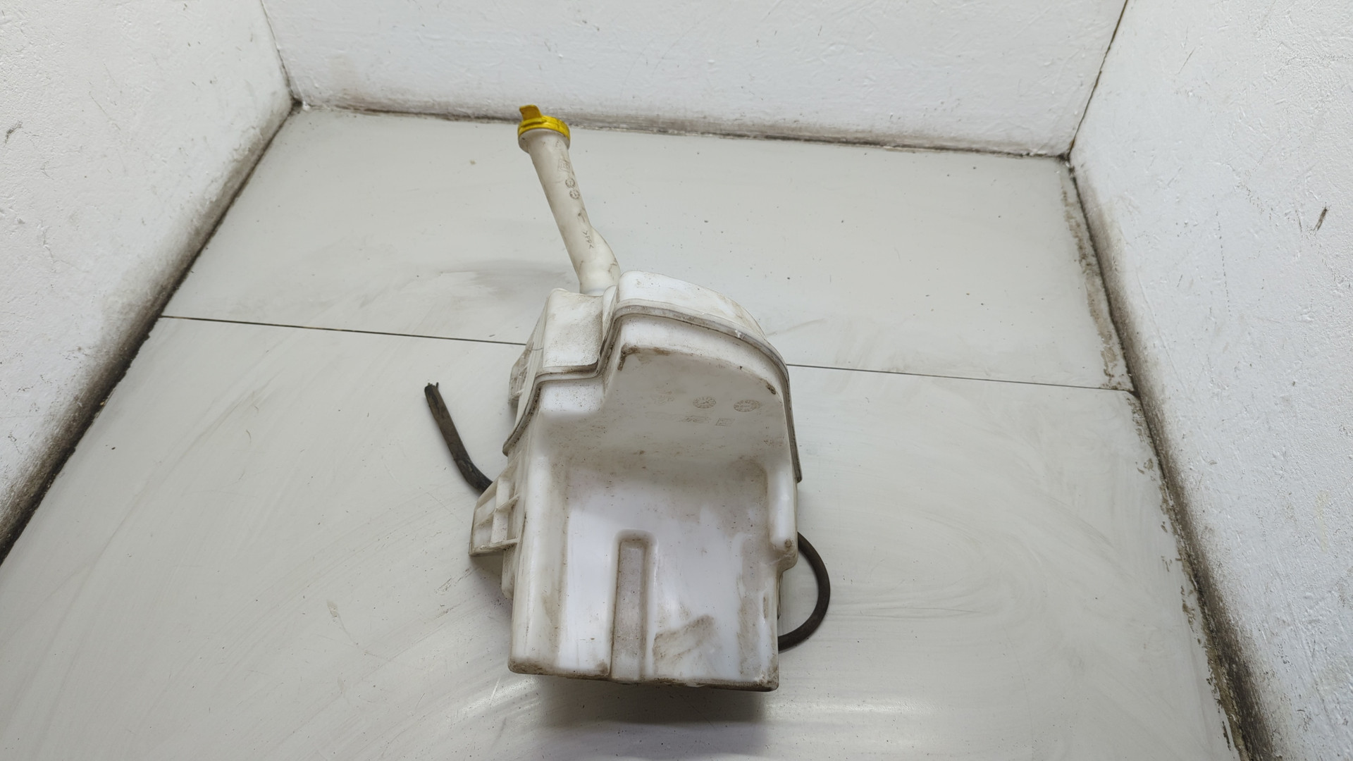 Бачок омывателя лобового стекла