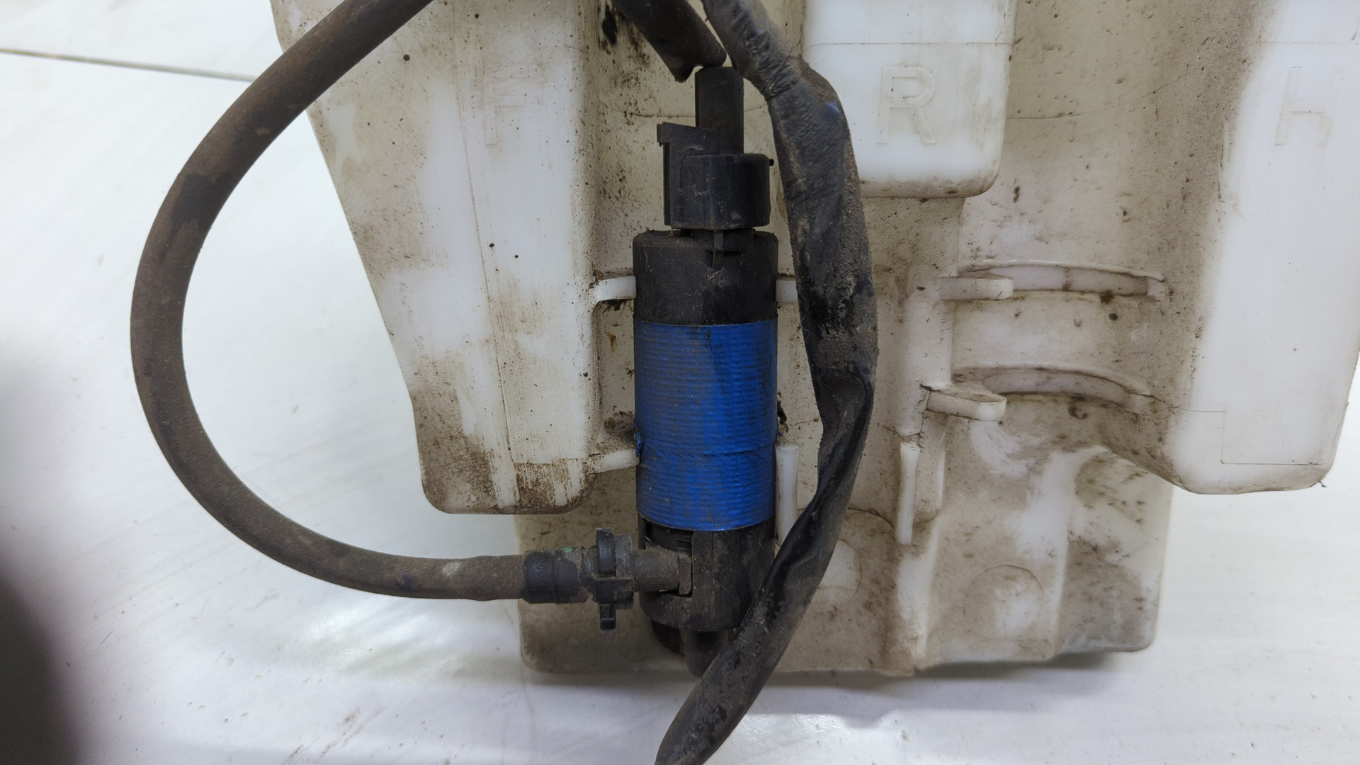 Бачок омывателя лобового стекла