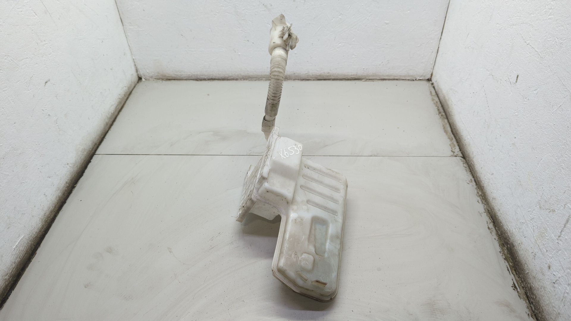 Бачок омывателя лобового стекла