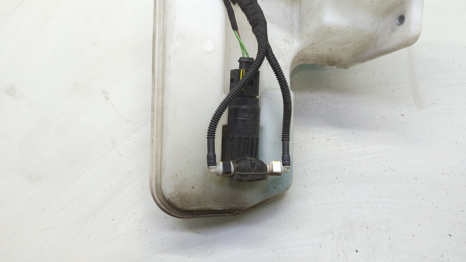 Бачок омывателя лобового стекла