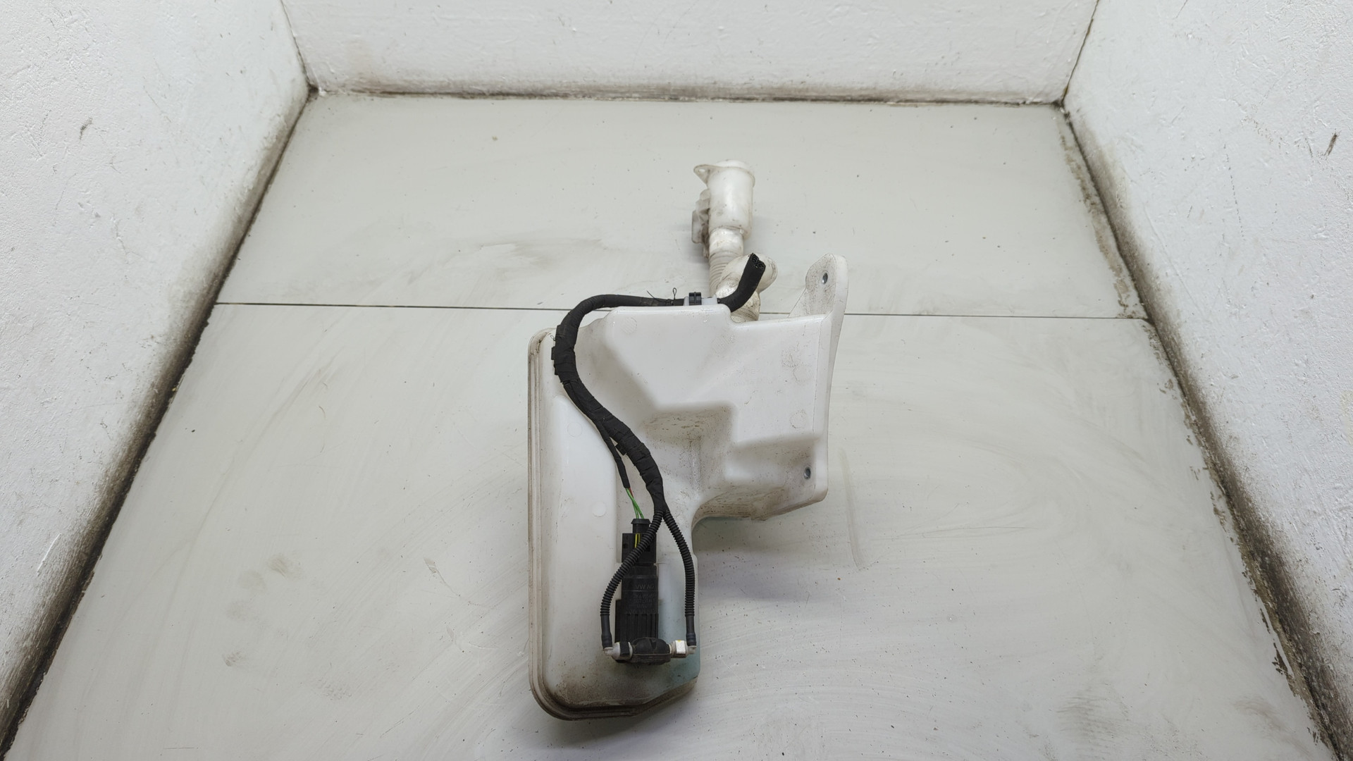 Бачок омывателя лобового стекла