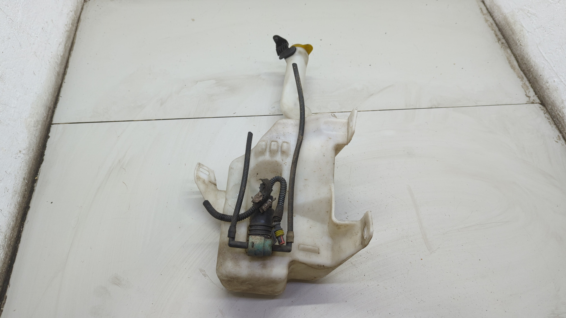 Бачок омывателя лобового стекла