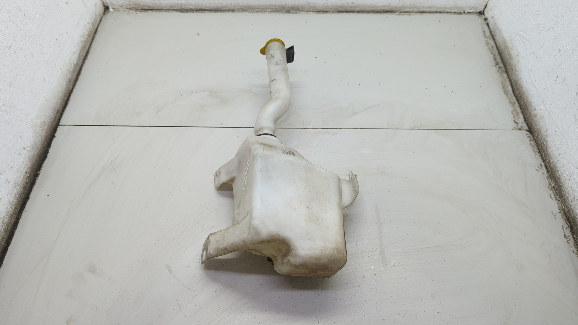 Бачок омывателя лобового стекла