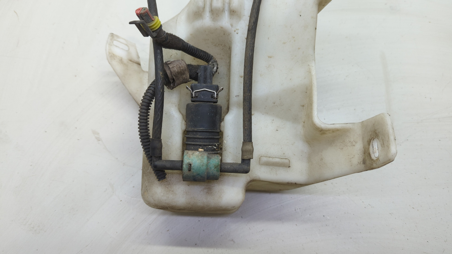 Бачок омывателя лобового стекла