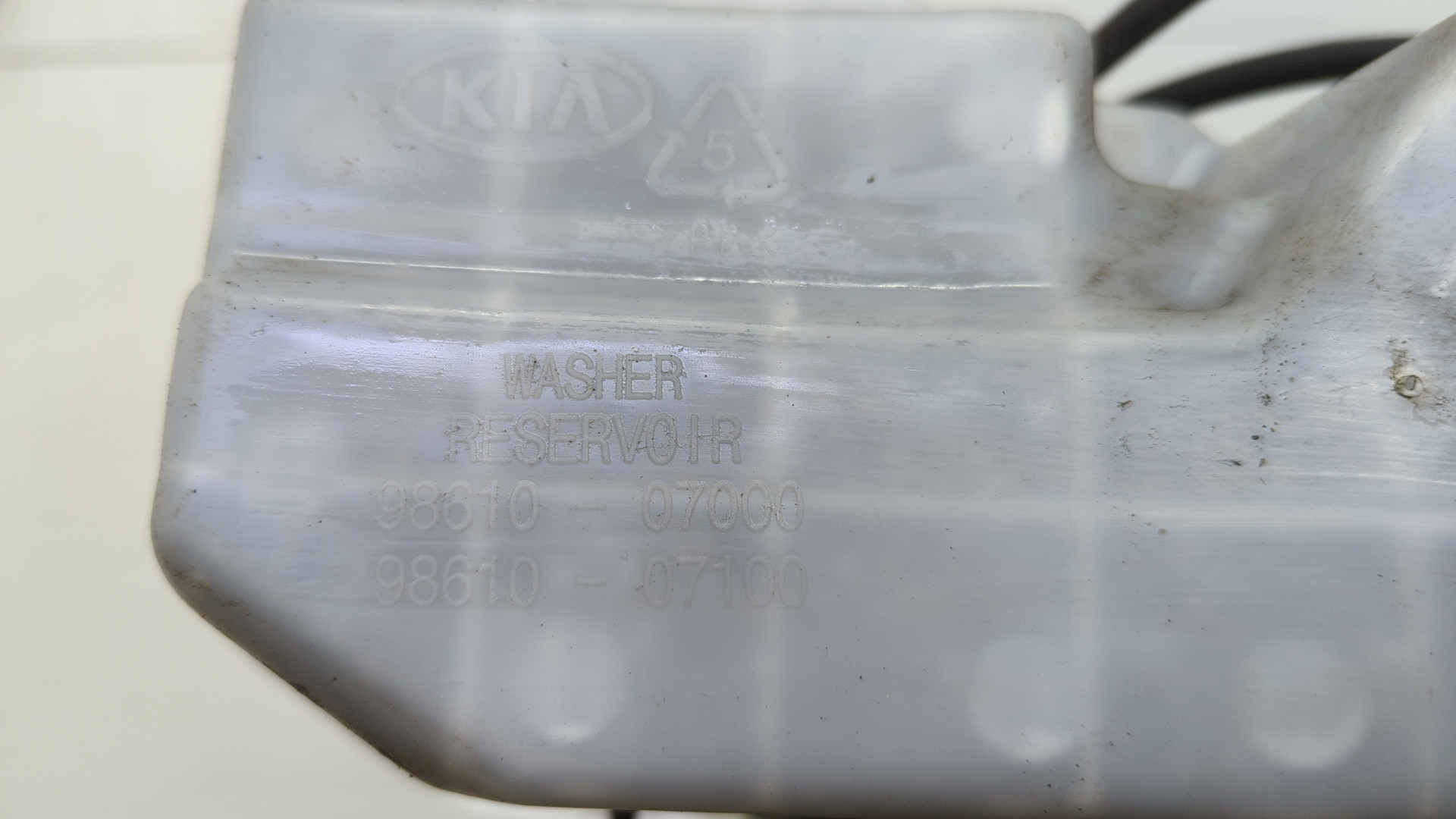 Бачок омывателя лобового стекла