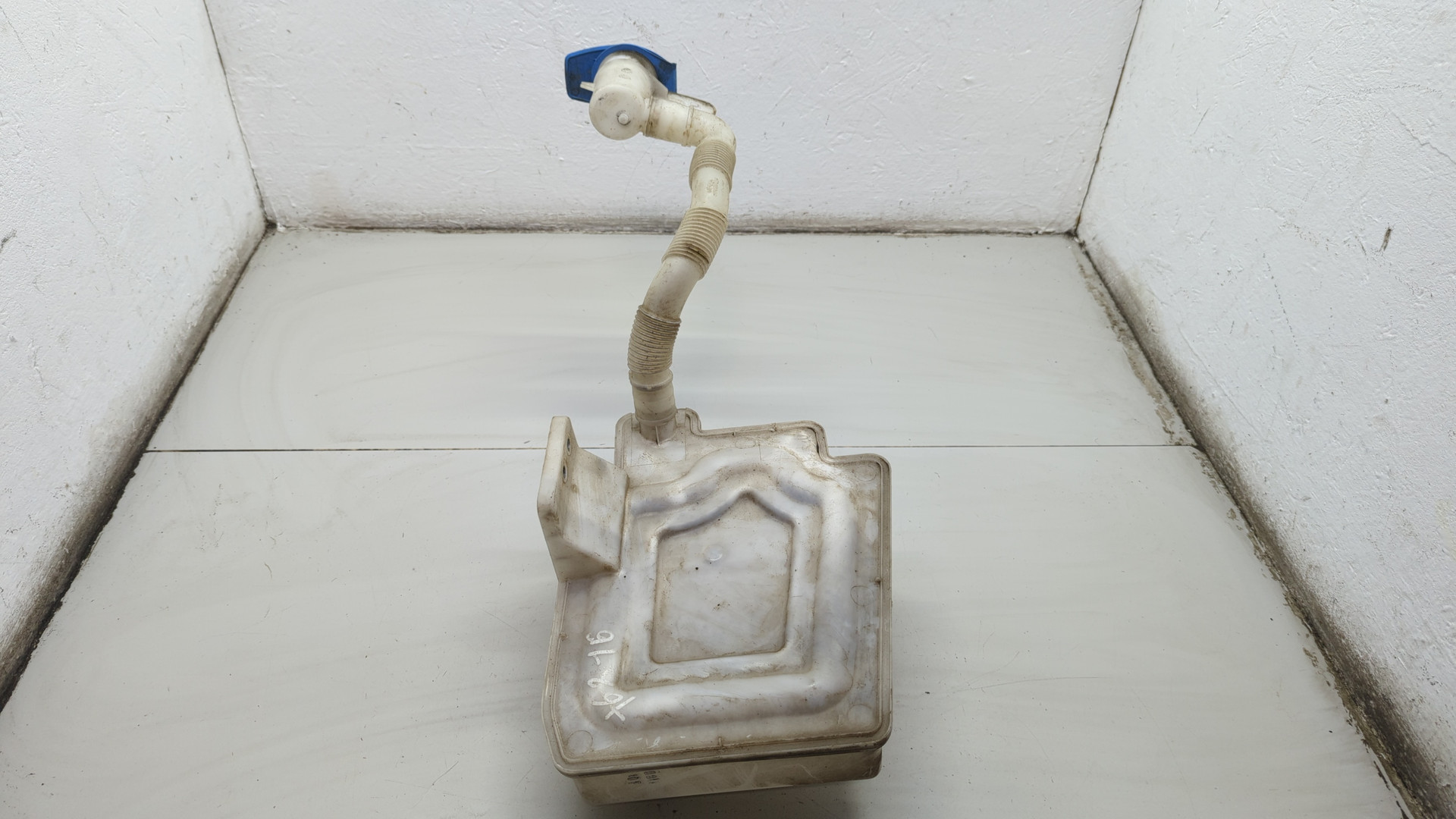 Бачок омывателя лобового стекла