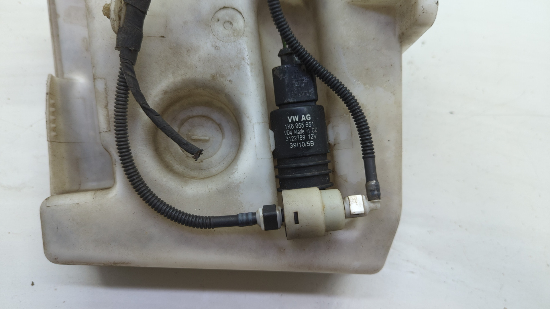 Бачок омывателя лобового стекла