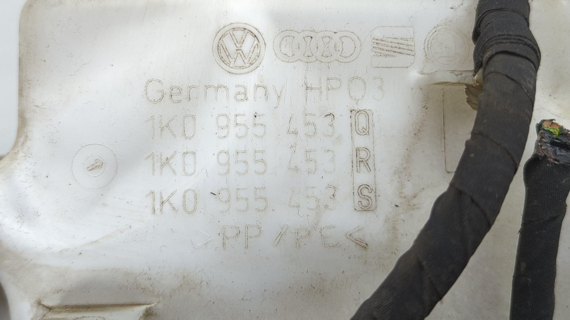 Бачок омывателя лобового стекла