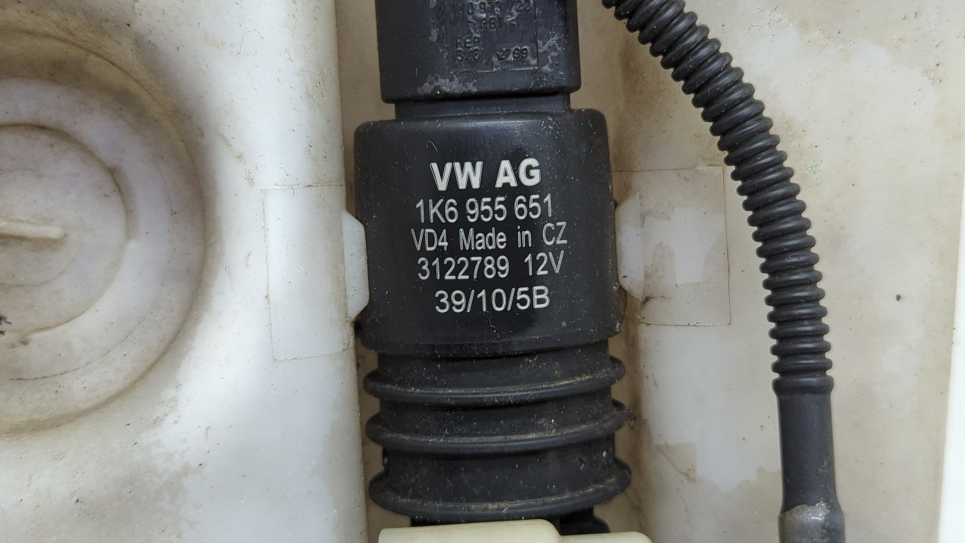 Бачок омывателя лобового стекла