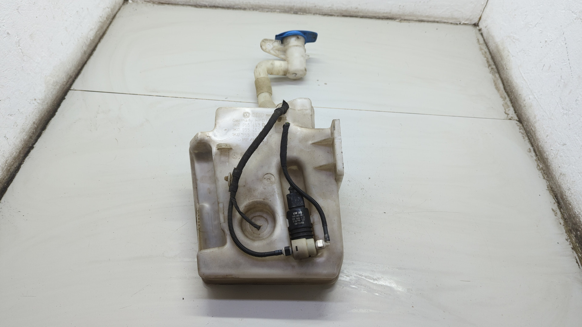 Бачок омывателя лобового стекла