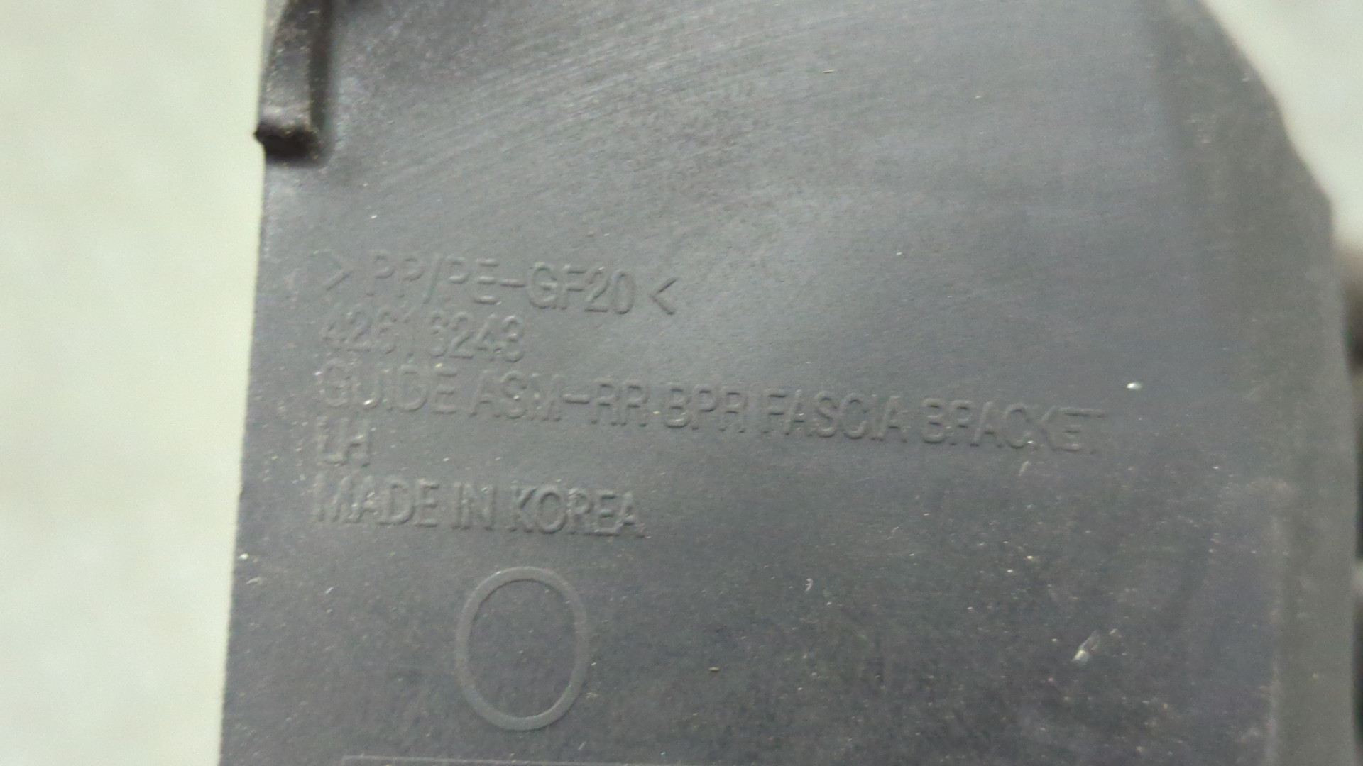 Кронштейн заднего бампера левый