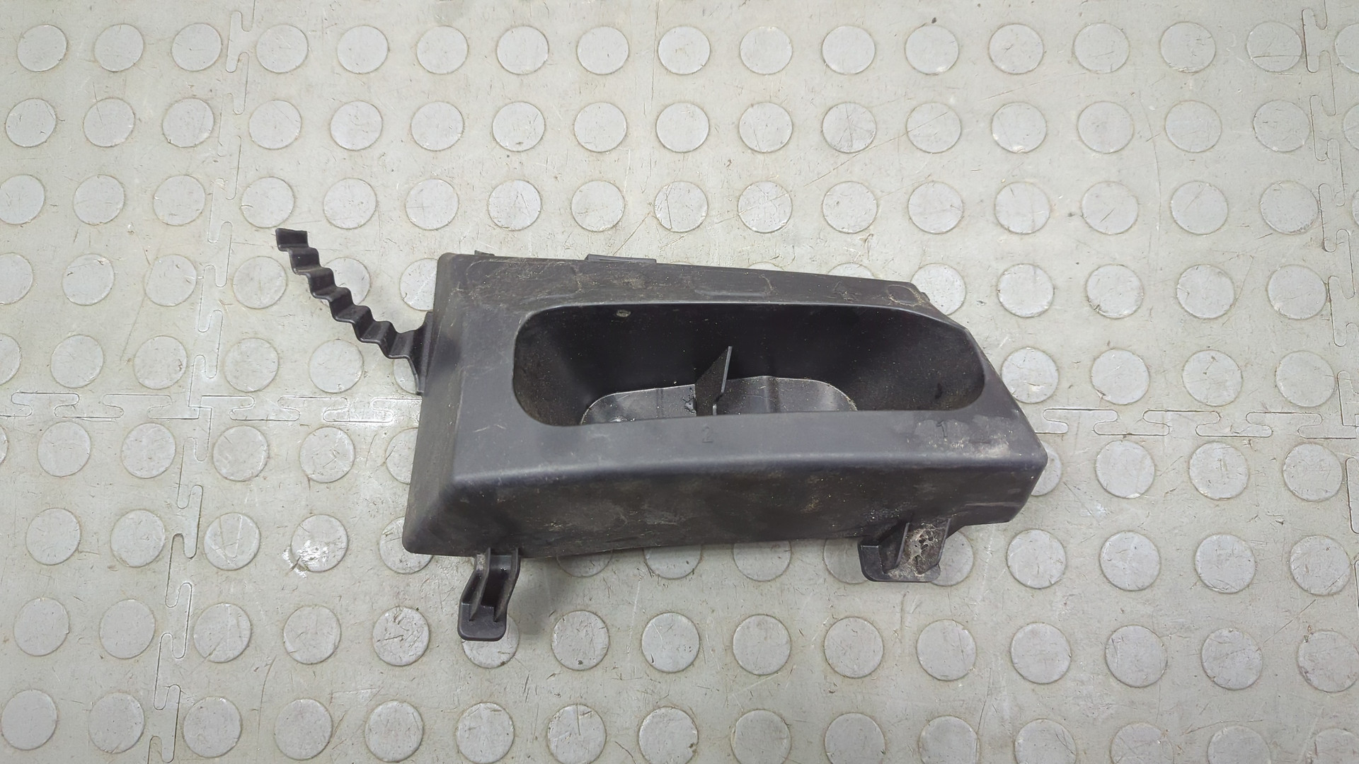 Кронштейн заднего бампера левый