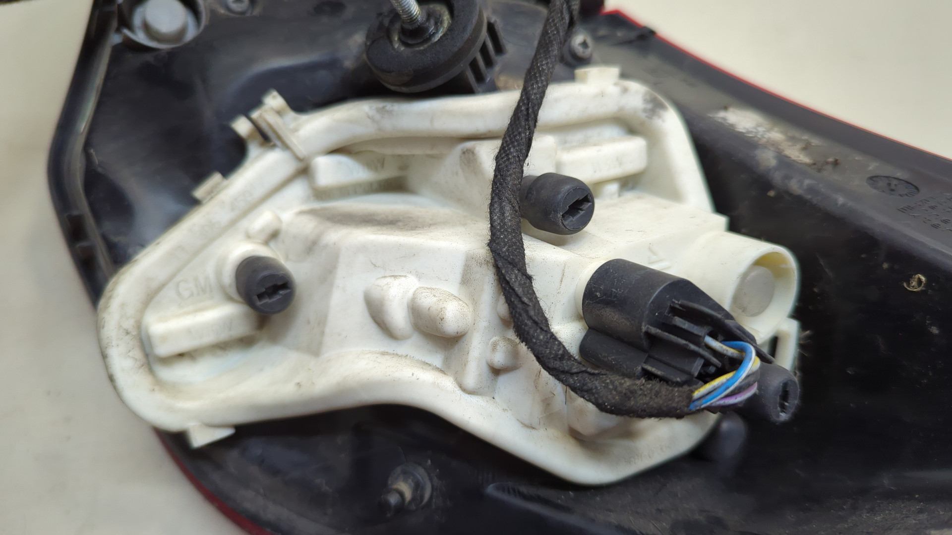 Фонарь задний левый