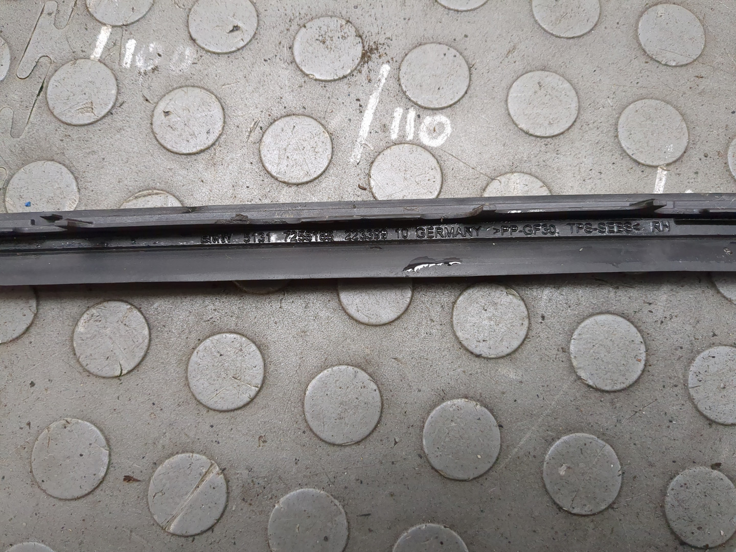 Молдинг лобового стекла