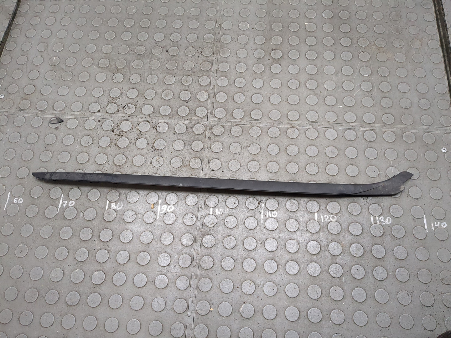 Молдинг лобового стекла