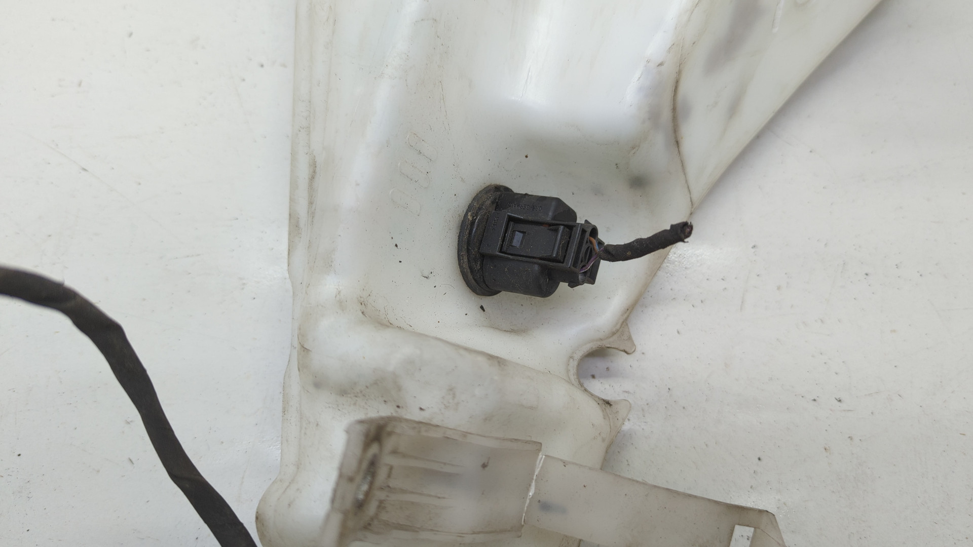 Бачок омывателя лобового стекла