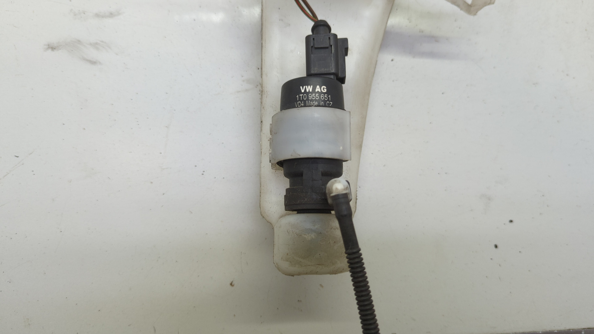 Бачок омывателя лобового стекла