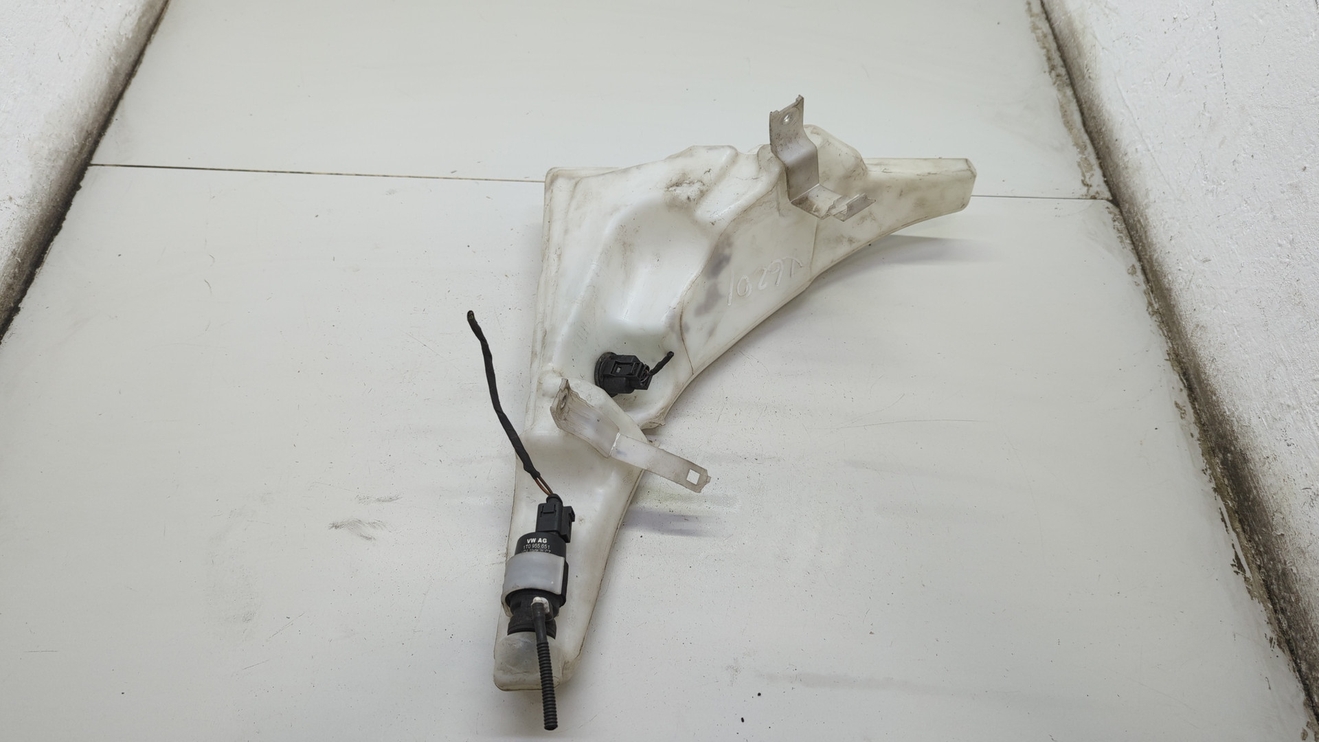 Бачок омывателя лобового стекла