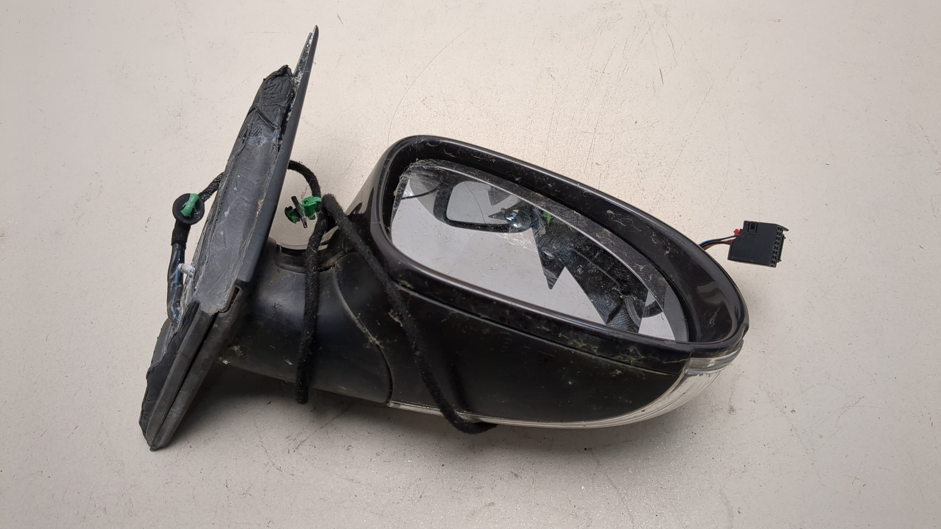 Зеркало правое электрическое