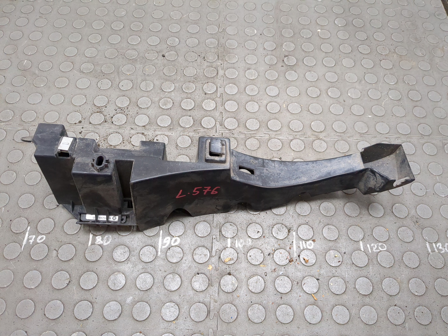 Кронштейн переднего бампера правый