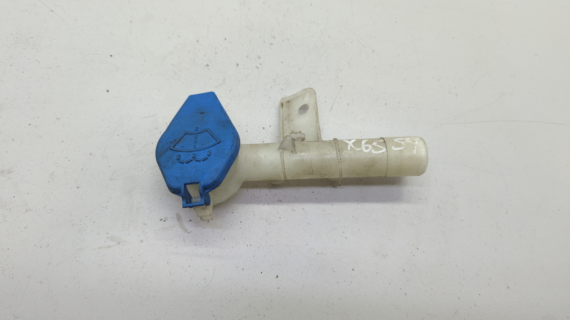 Горловина бачка омывателя