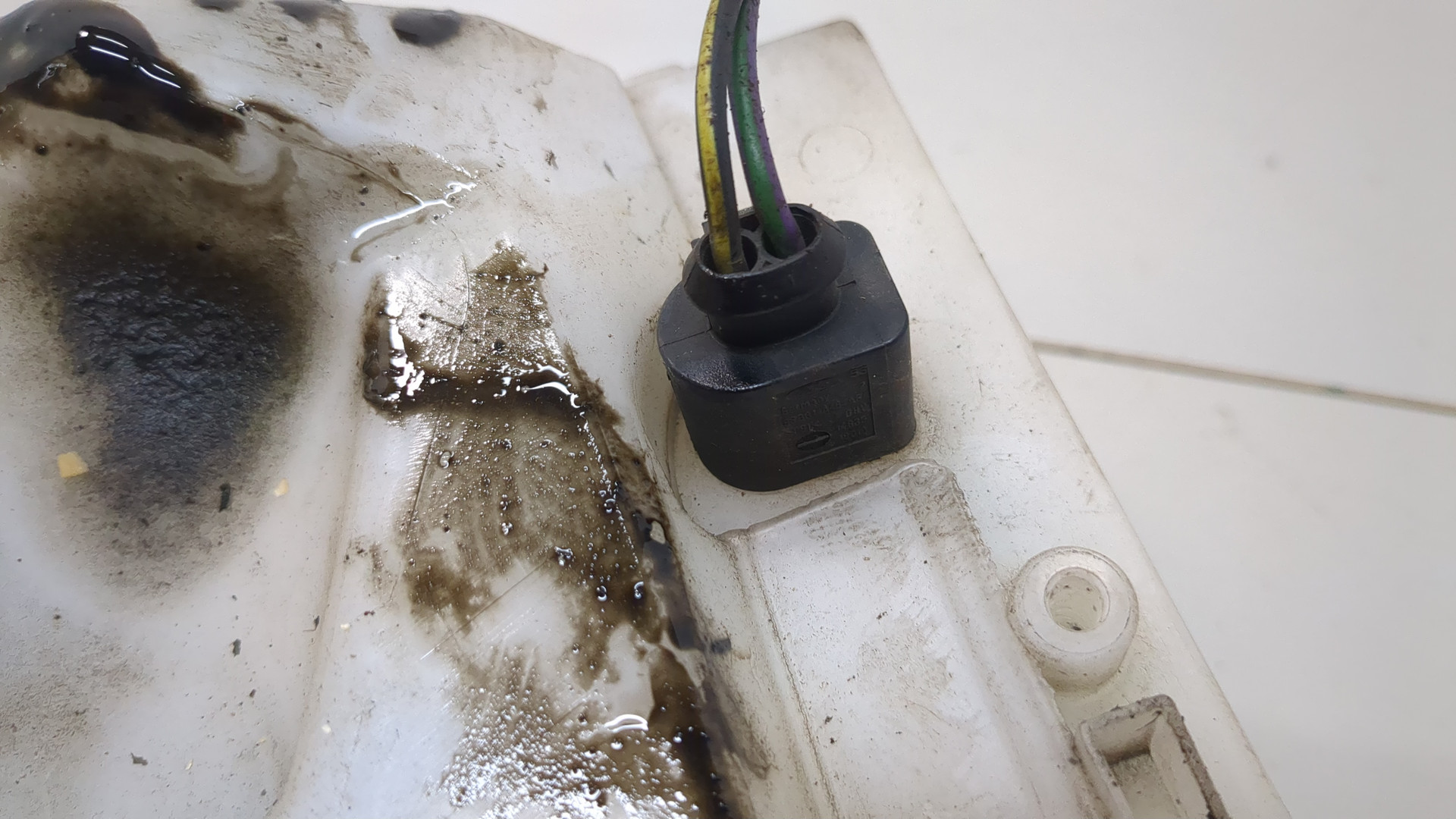 Бачок омывателя лобового стекла