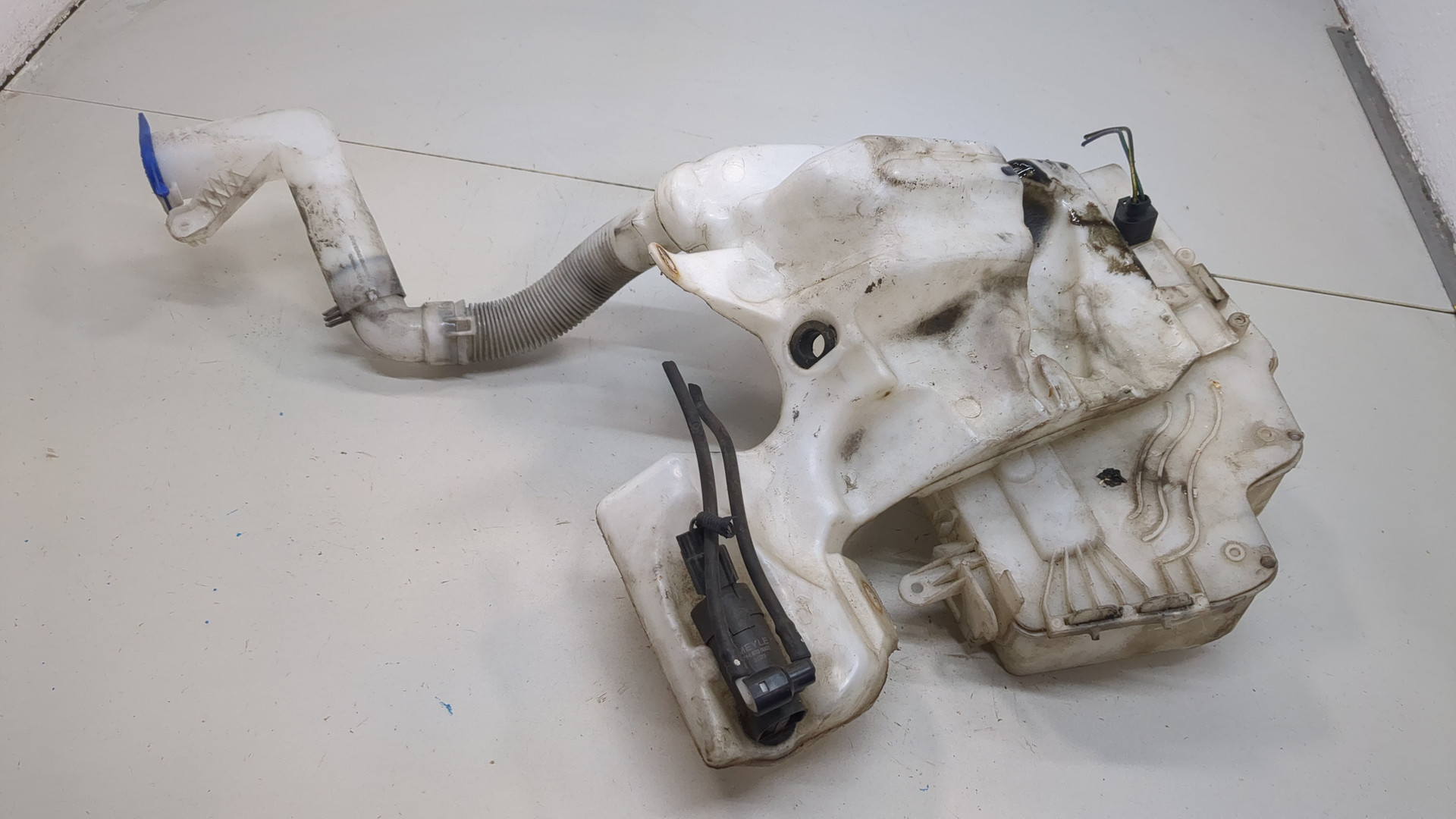 Бачок омывателя лобового стекла