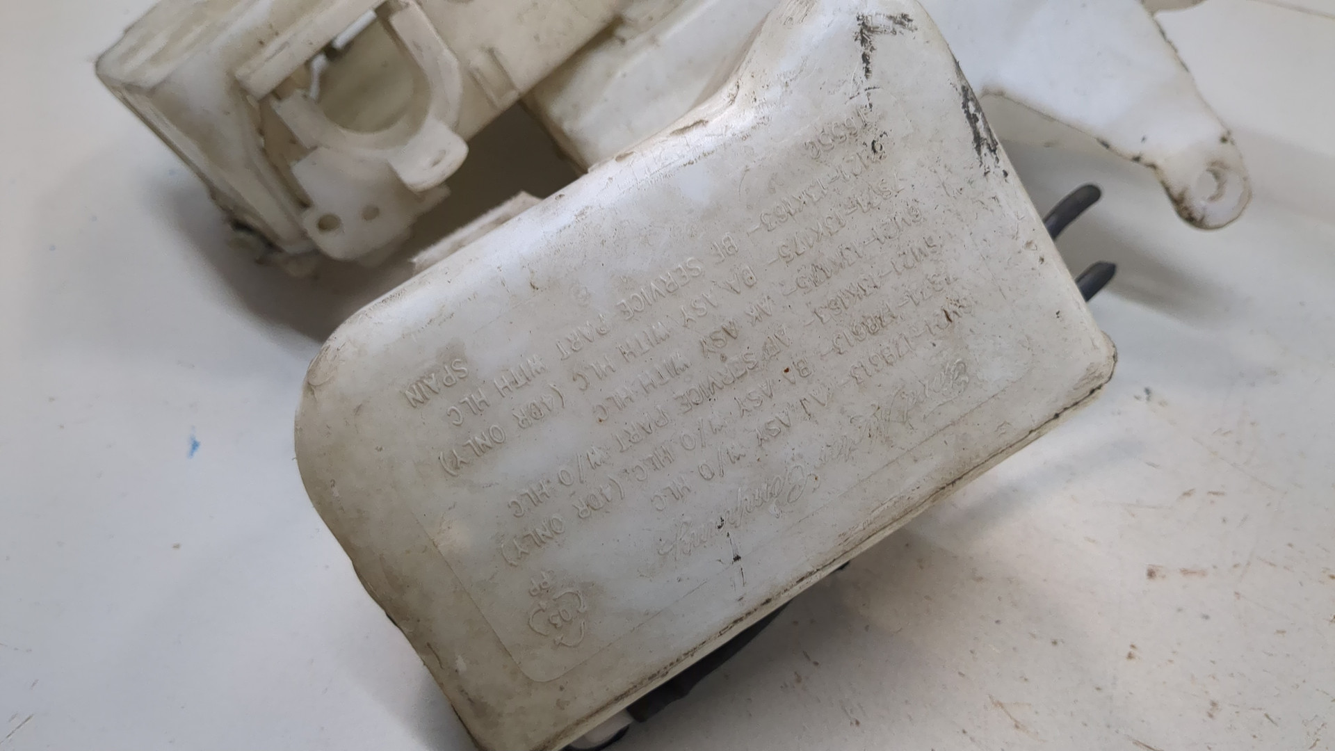 Бачок омывателя лобового стекла