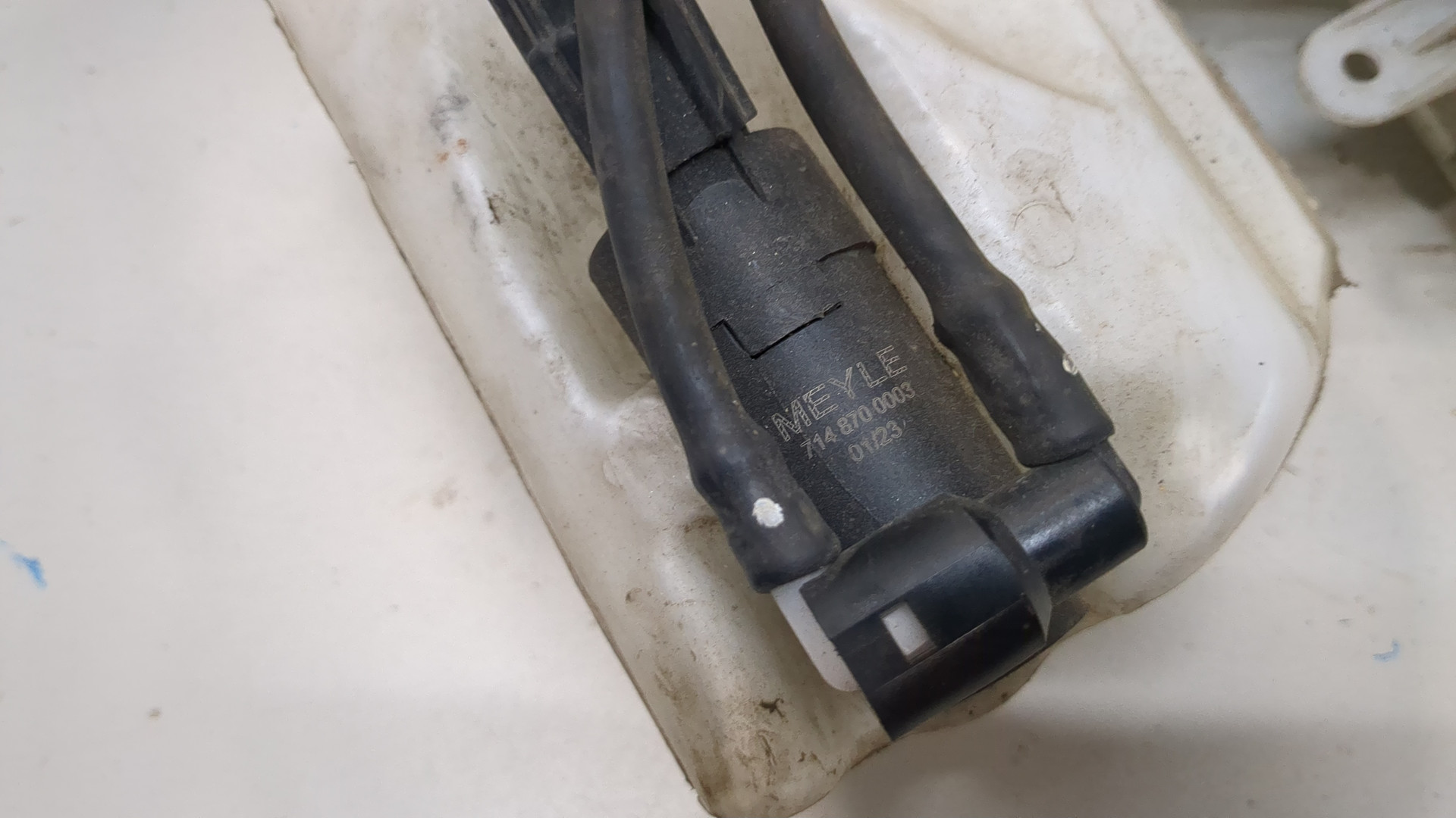 Бачок омывателя лобового стекла