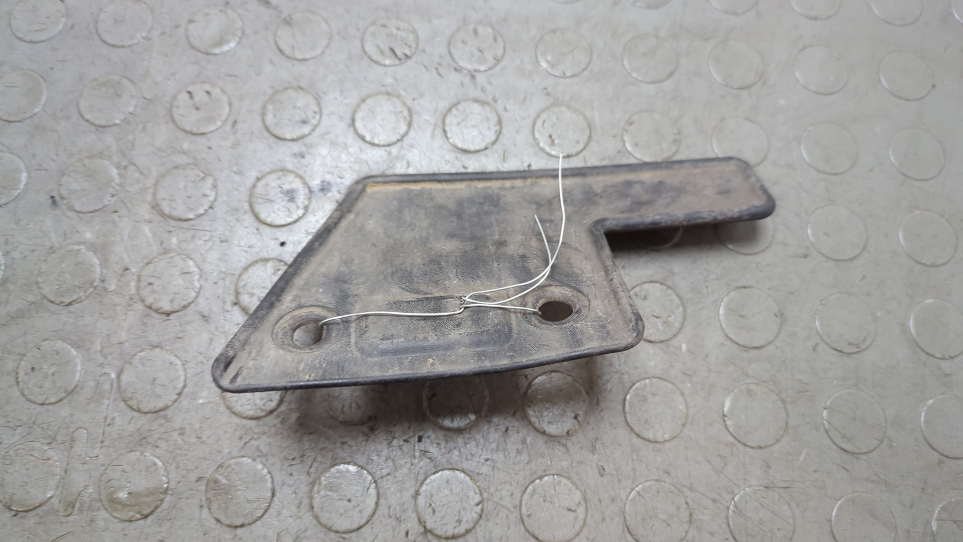 Брызговик задний левый